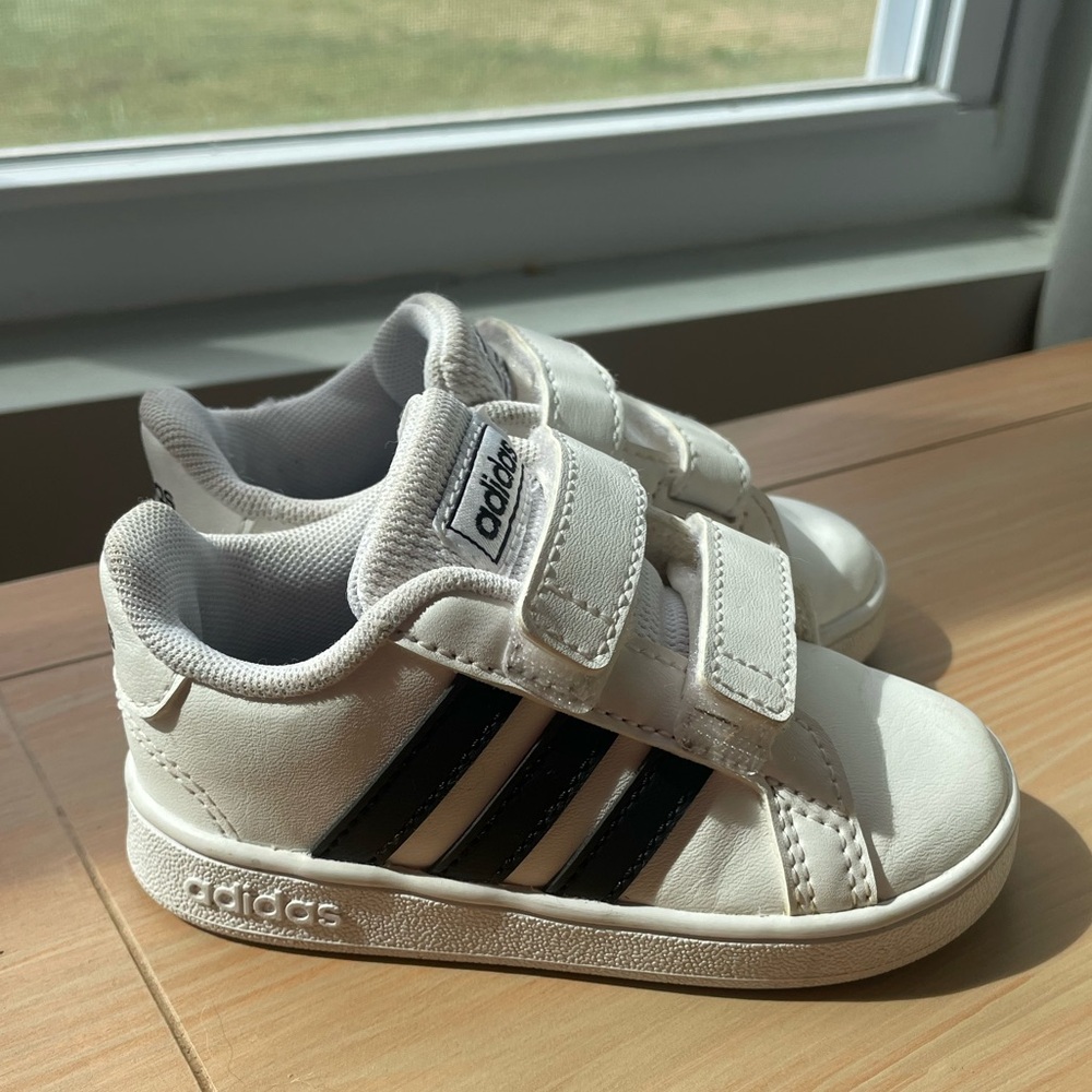 Grand Court Adidas